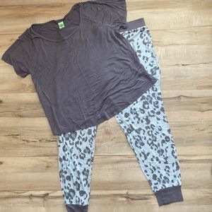 Honeydew Womens L PJ Set. Super Soft and lightweight Grey and Baby Blue.